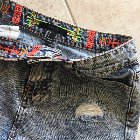 Forever 21 distressed high wasted shorts denim - Picture 4 of 6